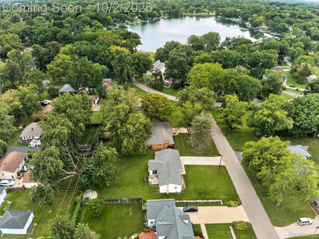 5539 Sunwood Drive, Waterford Charter Township, MI 48329