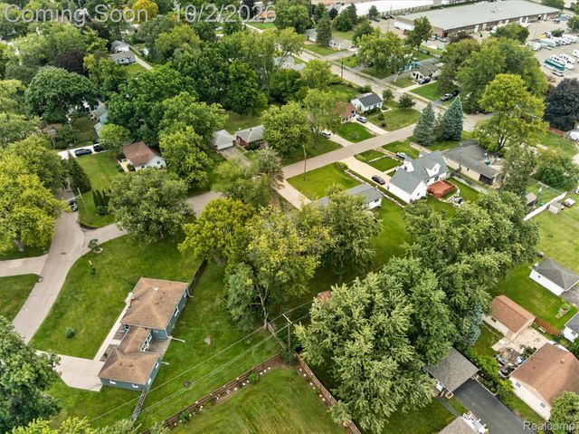 5539 Sunwood Drive, Waterford Charter Township, MI 48329