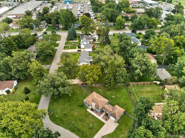 5539 Sunwood Drive, Waterford Charter Township, MI 48329