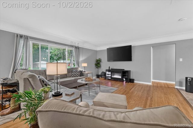 5539 Sunwood Drive, Waterford Charter Township, MI 48329