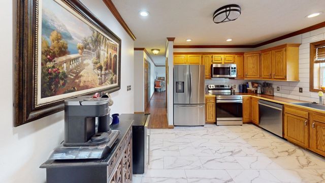 312 Lower Overlook Drive, Hurricane, WV 25526