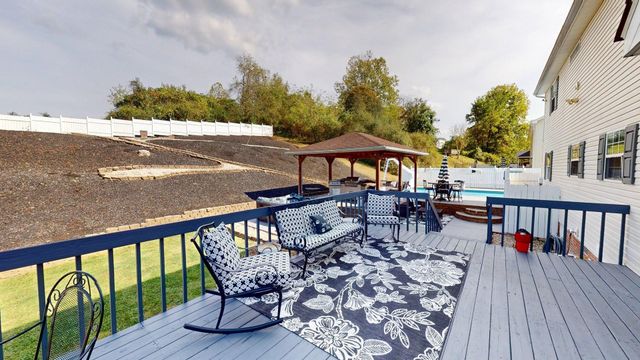 312 Lower Overlook Drive, Hurricane, WV 25526