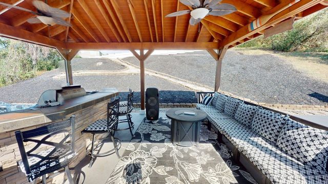 312 Lower Overlook Drive, Hurricane, WV 25526