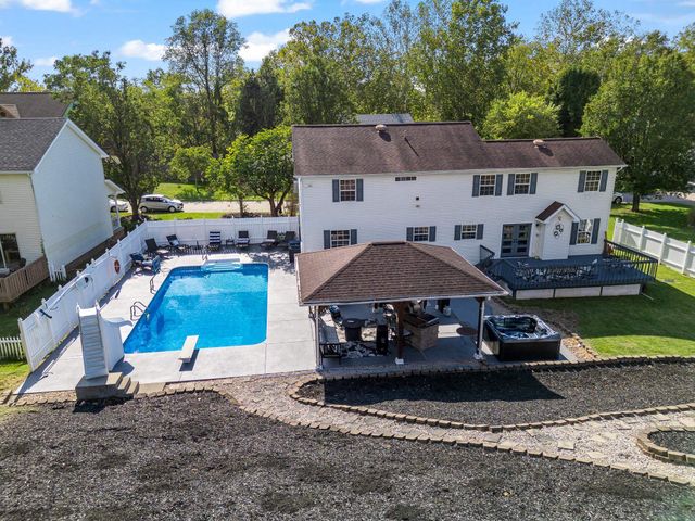 312 Lower Overlook Drive, Hurricane, WV 25526