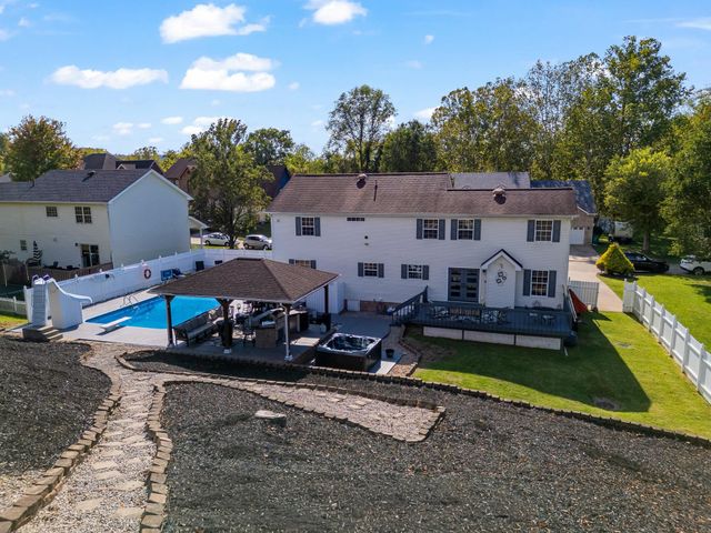 312 Lower Overlook Drive, Hurricane, WV 25526