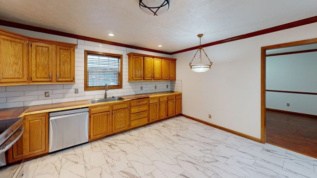 312 Lower Overlook Drive, Hurricane, WV 25526