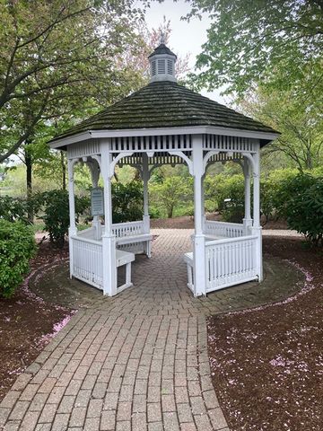 24 Forge Pond H, Canton, MA 02021