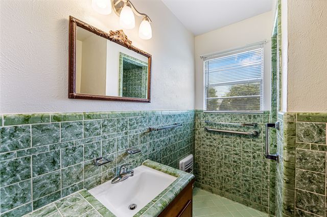 3041 Field Street, Haltom City, TX 76117