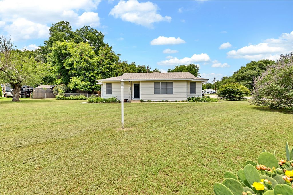 3041 Field Street, Haltom City, TX 76117