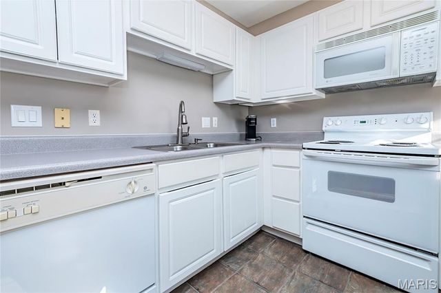 1233 Woodland Point Drive H, St Louis, MO 63146