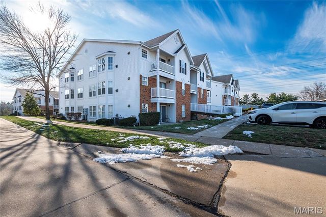 1233 Woodland Point Drive H, St Louis, MO 63146