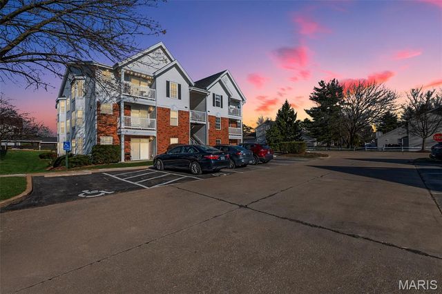 1233 Woodland Point Drive H, St Louis, MO 63146