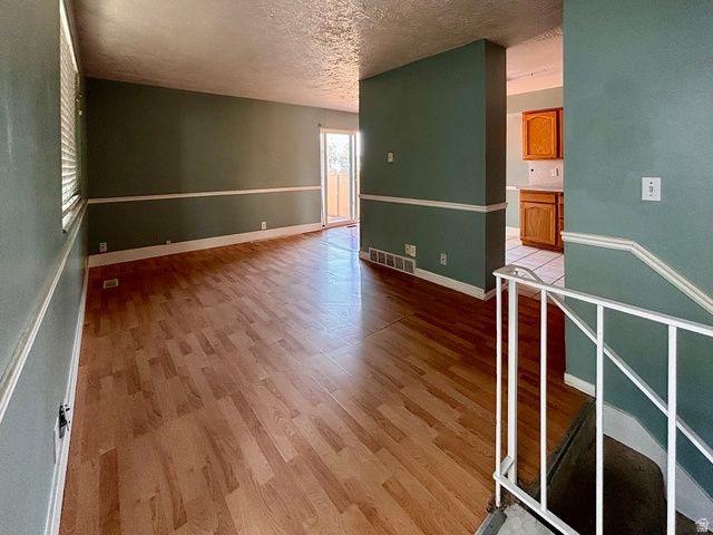 2216 W HEATHERGLEN DR, Taylorsville, UT 84129