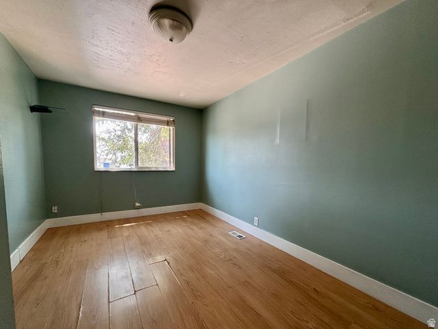2216 W HEATHERGLEN DR, Taylorsville, UT 84129