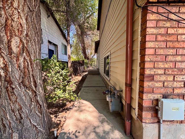 2216 W HEATHERGLEN DR, Taylorsville, UT 84129
