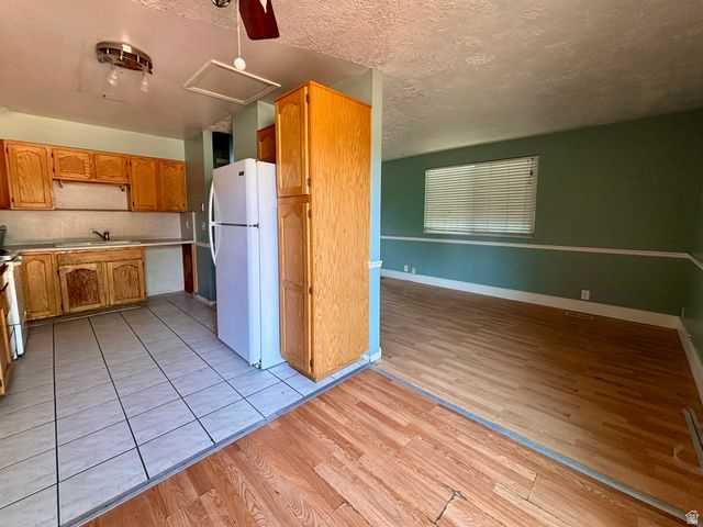 2216 W HEATHERGLEN DR, Taylorsville, UT 84129