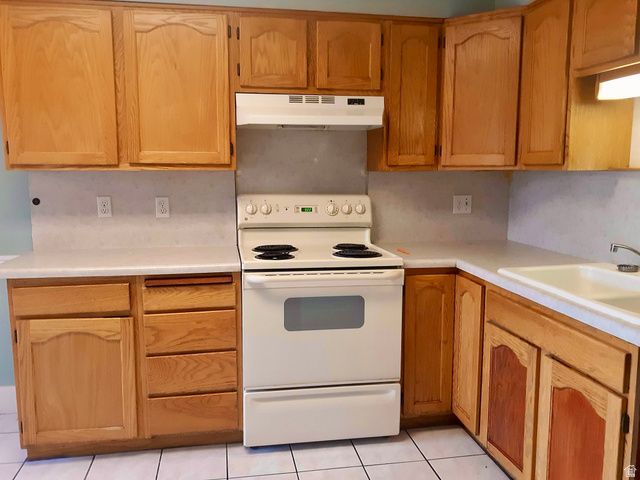 2216 W HEATHERGLEN DR, Taylorsville, UT 84129