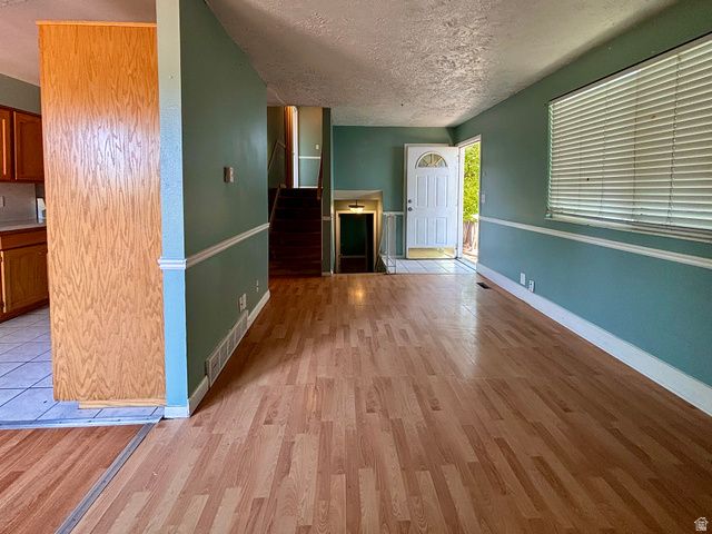 2216 W HEATHERGLEN DR, Taylorsville, UT 84129