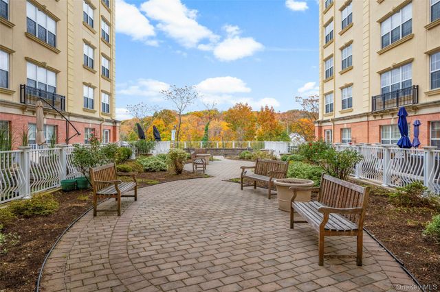 10 Byron Place 214, Larchmont, NY 10538