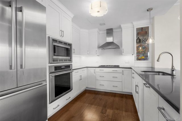 10 Byron Place 214, Larchmont, NY 10538