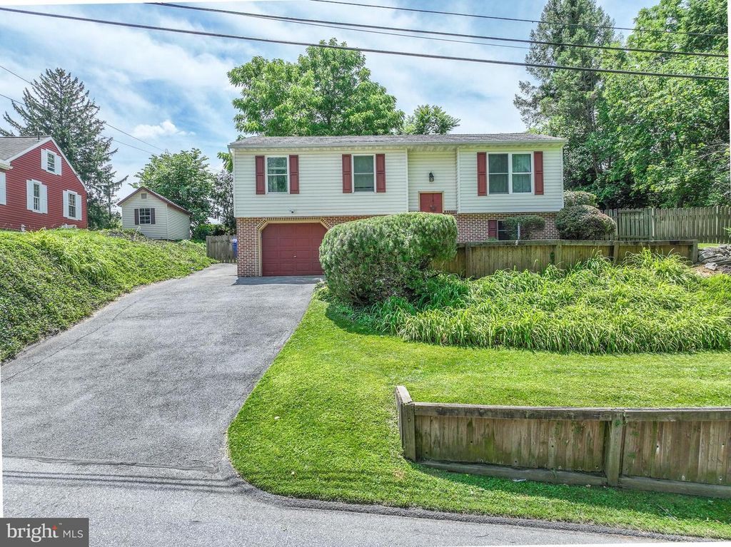 126 ECKMAN RD, Lancaster, PA 17602