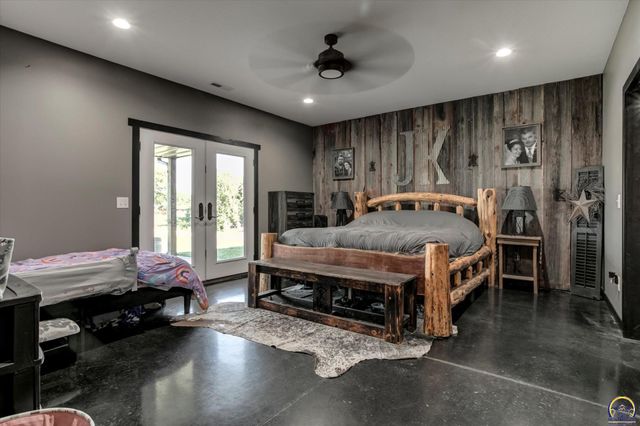 1982 Indiana Rd, Ottawa, KS 66067