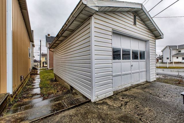 500 Painter St, Everson, PA 15631