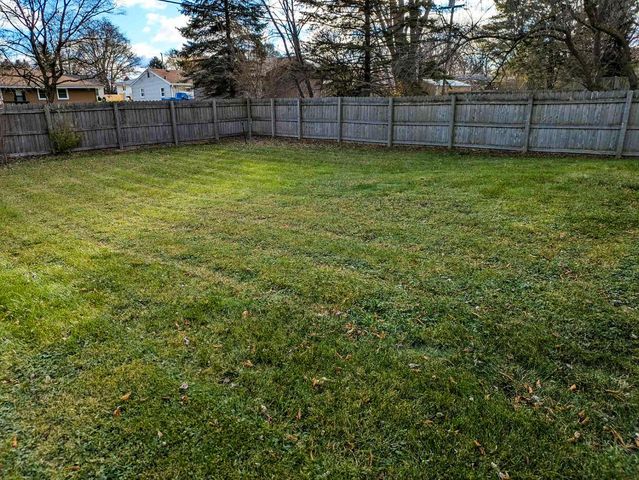 7443 Blackhawk DRIVE, Racine, WI 53402