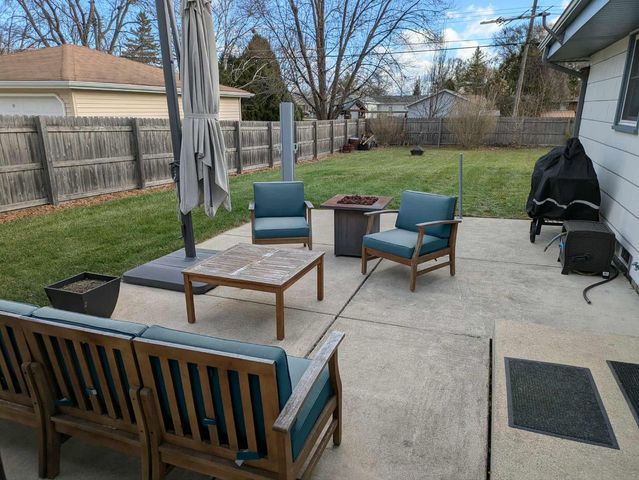 7443 Blackhawk DRIVE, Racine, WI 53402