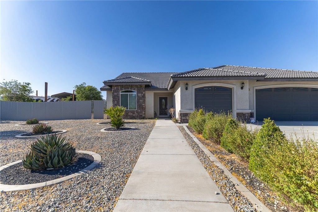 Image 1 of property listing at 14978 Palm, Hesperia, CA 92345
