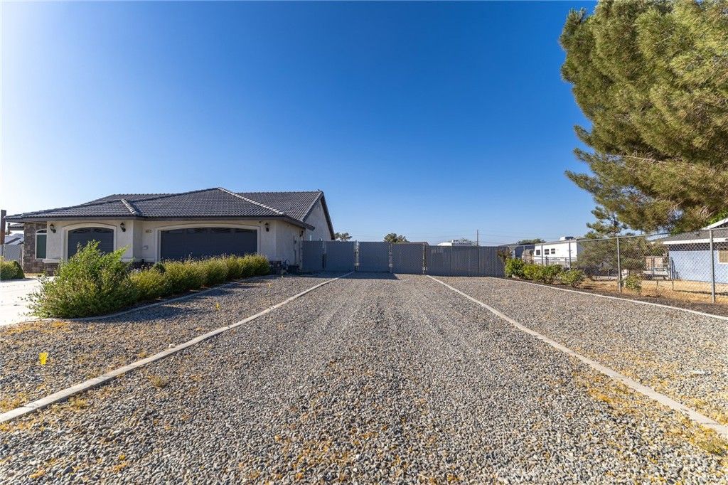 Image 3 of property listing at 14978 Palm, Hesperia, CA 92345