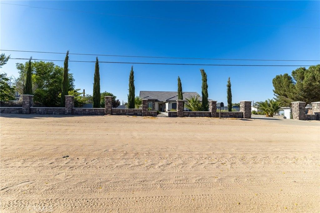 Image 34 of property listing at 14978 Palm, Hesperia, CA 92345