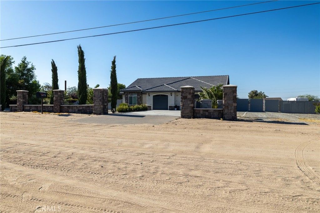 Image 36 of property listing at 14978 Palm, Hesperia, CA 92345