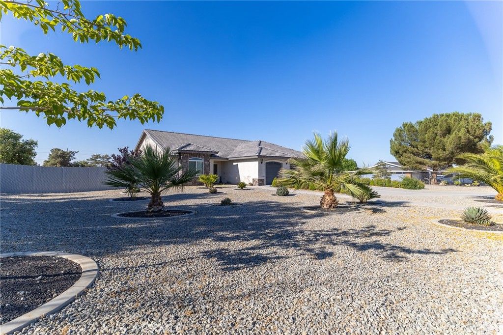 Image 5 of property listing at 14978 Palm, Hesperia, CA 92345
