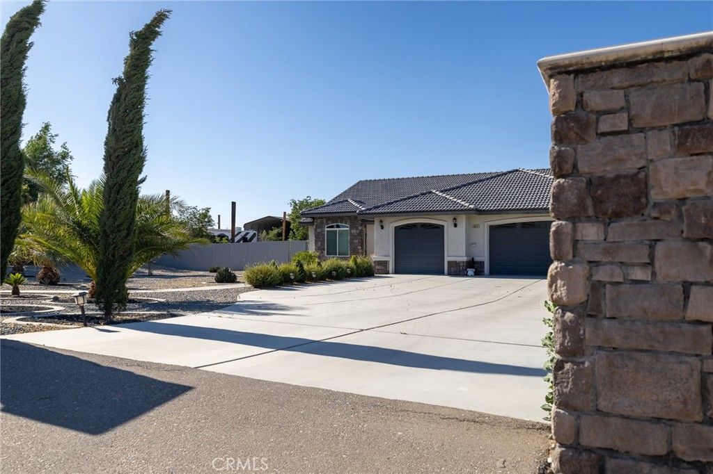 Image 6 of property listing at 14978 Palm, Hesperia, CA 92345