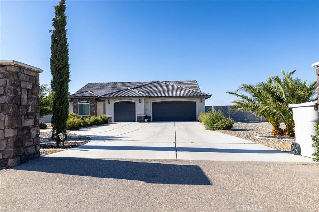 Image 8 of property listing at 14978 Palm, Hesperia, CA 92345