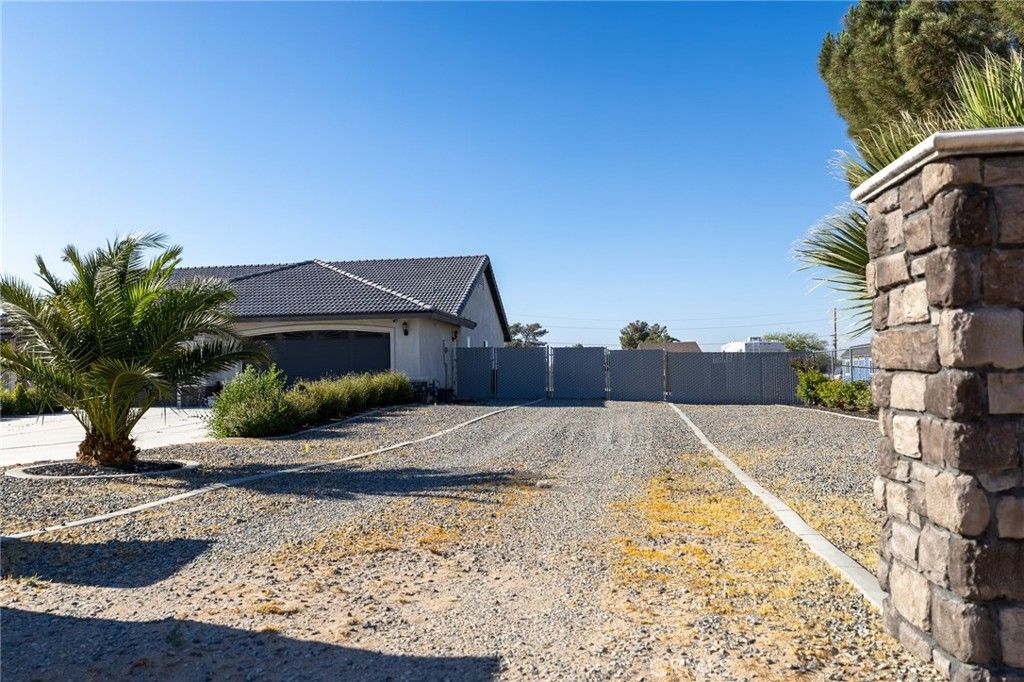 Image 9 of property listing at 14978 Palm, Hesperia, CA 92345
