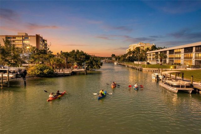 9226 MIDNIGHT PASS ROAD 3B, Sarasota, FL 34242