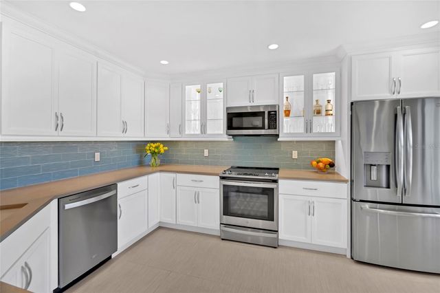 9226 MIDNIGHT PASS ROAD 3B, Sarasota, FL 34242
