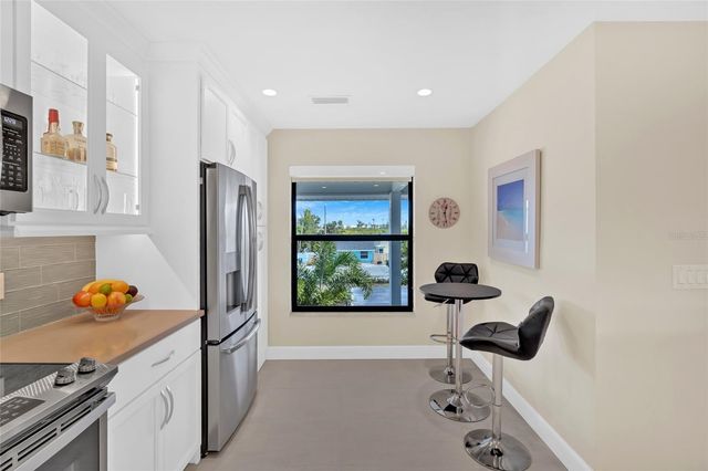 9226 MIDNIGHT PASS ROAD 3B, Sarasota, FL 34242