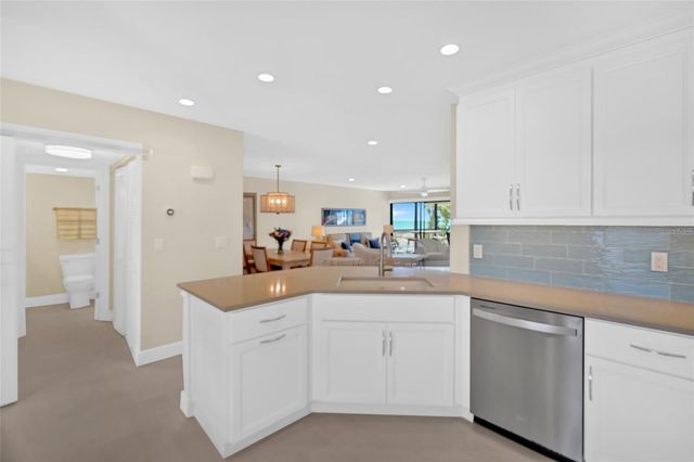 9226 MIDNIGHT PASS ROAD 3B, Sarasota, FL 34242