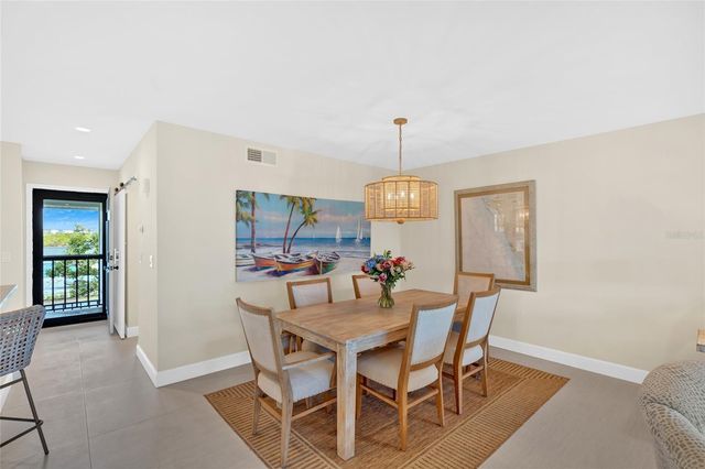 9226 MIDNIGHT PASS ROAD 3B, Sarasota, FL 34242