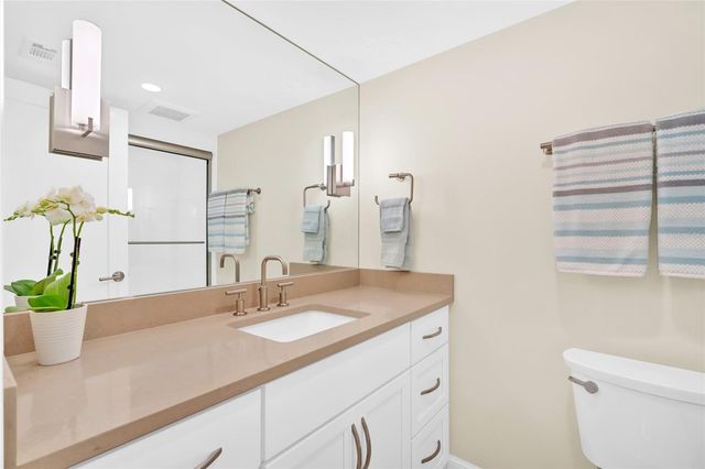 9226 MIDNIGHT PASS ROAD 3B, Sarasota, FL 34242