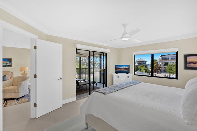 9226 MIDNIGHT PASS ROAD 3B, Sarasota, FL 34242