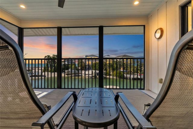 9226 MIDNIGHT PASS ROAD 3B, Sarasota, FL 34242