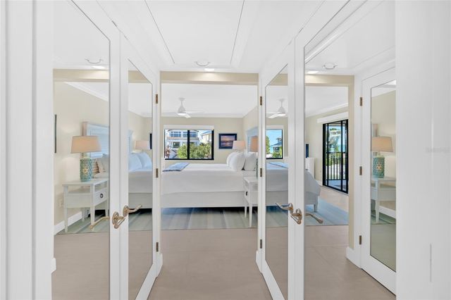 9226 MIDNIGHT PASS ROAD 3B, Sarasota, FL 34242