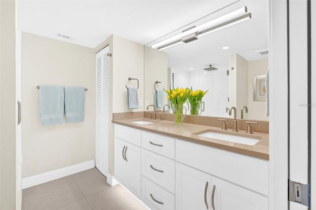 9226 MIDNIGHT PASS ROAD 3B, Sarasota, FL 34242