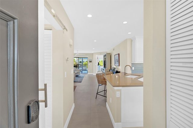 9226 MIDNIGHT PASS ROAD 3B, Sarasota, FL 34242