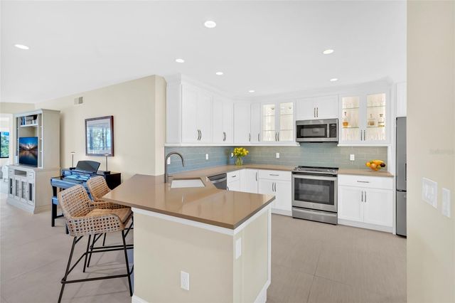 9226 MIDNIGHT PASS ROAD 3B, Sarasota, FL 34242
