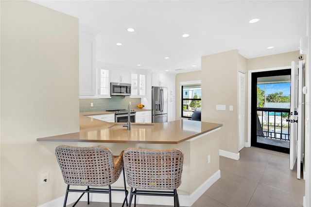9226 MIDNIGHT PASS ROAD 3B, Sarasota, FL 34242